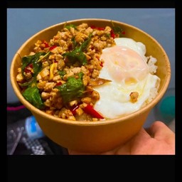 กระเพราหมูสับ + ไข่ดาว