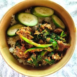 หมูผัดพริกแกงราดข้าว