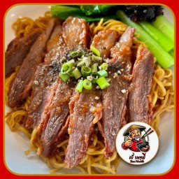 บะหมี่เหลือง เส้นกลม หมูแดง