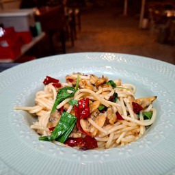 สปาเก็ตตี้หอยลายผัดพริกแห้ง