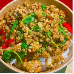 กระเพราหมูสับ