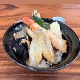 ข้าวหน้าเทมปุระ (Rice Bowl With Mix Tempura)