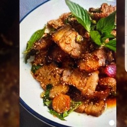 น้ำตก หมู