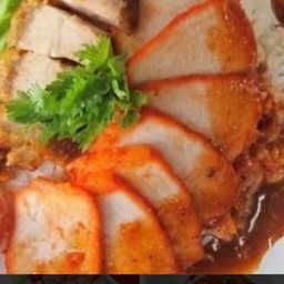 ข้าวหมูแดงกรอบ