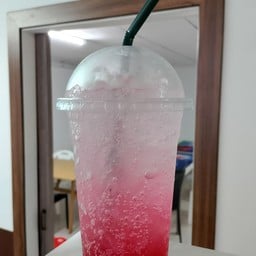 สตอเบอรี่โซดา