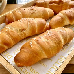 Shio Pan ( ขนมปังเกลือ 1 ชิ้น)