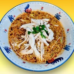 ก๋วยเตี๋ยวไก่ฉีกต้มยำน้ำข้น