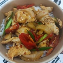 ข้าวไก่ผัดพริกเผา