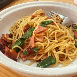 สปาเก็ตตี้พริกแห้งเบคอน
