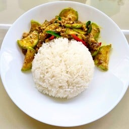 ข้าวราดผัดพริกแกงใต้