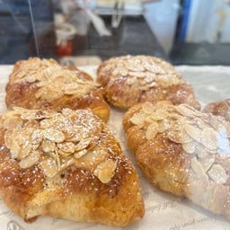 ครัวซองต์อัลมอนด์