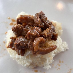เนื้อหมักราดข้าวเหนียว