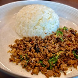 ข้าวกะเพราเนื้อสับ(เนื้อดรายเอจ)