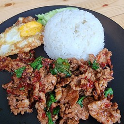 ข้าวกะเพราหมูชิ้น