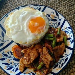 ข้าวผัดพริกแกง