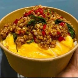 กระเพราหมูสับ + ไข่ข้น