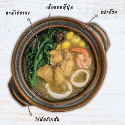 ราดหน้าลาวารวม A (กุ้งแชบ๊วย + หมึกสด + ปลากะพง ) + ใส่ไข่ 