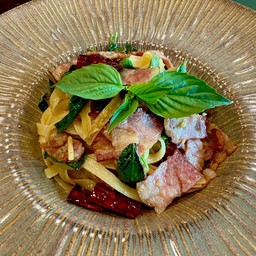 สปาเก็ตตี้พริกแห้งเบค่อน