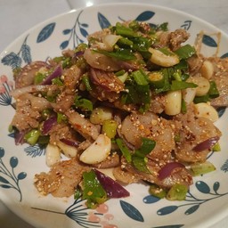 หมูน้ำตก