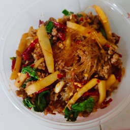 กะเพราวุ้นเส้น+หน่อไม้เนื้อสับ