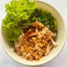 [อร่อยซ่ากับโค้ก] เส้นหมี่ไก่ฉีก (ต้มยำ) +  โค้ก ออริจินัล (ขวด) 