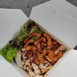 New หมี่ไก่ฉีกซอสหม่าล่าคลุกน้ำมันงา+น้ำพริกกากหมูกระจกหม่าล่า