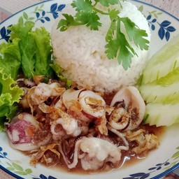 หมึกกระเทียมพริกไทย ราดข้าว