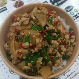 ข้าวกะเพราหมูสับหน่อไม้ดอง