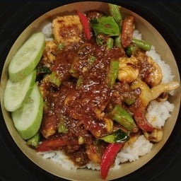 ข้าวราดผัดพริกแกงไก่