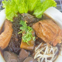 ก๋วยเตี๋ยวไก่มะระเหมืองผ่า&ข้าวขาหมู