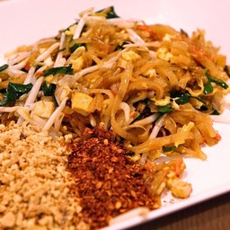 ผัดไทยใส่ไข่