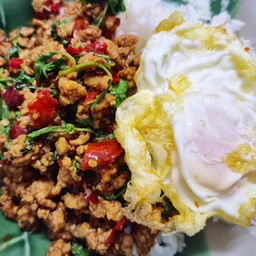 ครัวกระเพราหลังบ้าน