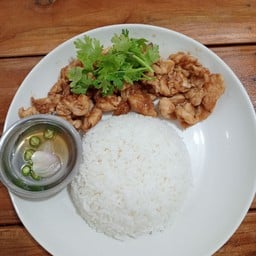 อกไก่กระเทียมพริกไทย+ข้าว