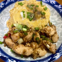 ข้าวไข่ข้น ไก่คั่วพริกเกลือ