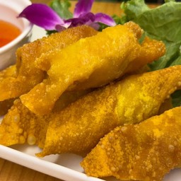 เกี๊ยวทอดใส้ไก่ทรงเครื่อง