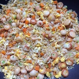ข้าวผัดไส้กรอก