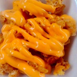 ชีสบอลราดชีส