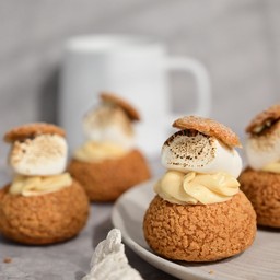 Marshmellow Brulee Choux au Craquelin