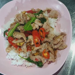 หมูชิ้นผัดฉ่าราดข้าว