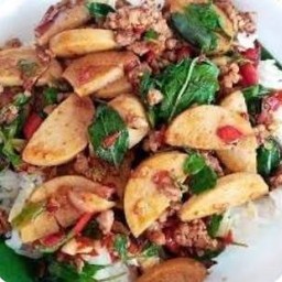 กะเพราหมูสับหมูยอราดข้าว