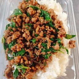 ครัวท่านขุน ผัดหมี่เหลืองเมืองตรัง กะเพรา พริกแกงใต้ กระเทียมพริกไทย บ้านเดอะขุน