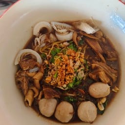 ก๋วยเตี๋ยวเรือ กลางนา ( บ้านลำภู )