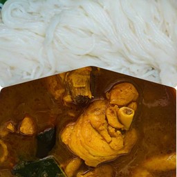 ขนมจีน + แกงคั่วพริกไก่ใบยี่ร่า + ผักสด