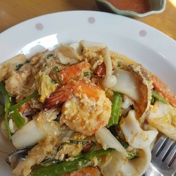 นัดกันกะเพราไข่ข้น