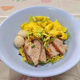 บะหมี่เกี๊ยวหมูแดงพิเศษ