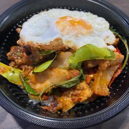 พริกแกงหมูกรอบ