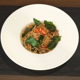 สปาเก็ตตี้กะเพราหมูสับ (Spaghetti Thai Basil Minced Pork)