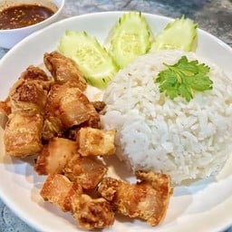 ข้าวสามชั้นทอดน้ำปลา