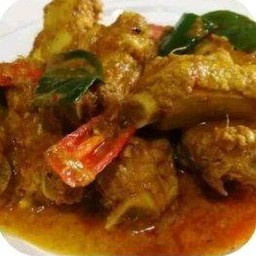 ข้าวราดกระดูกอ่อนผัดพริกแกง