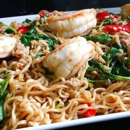 มาม่ากระเพรากุ้ง